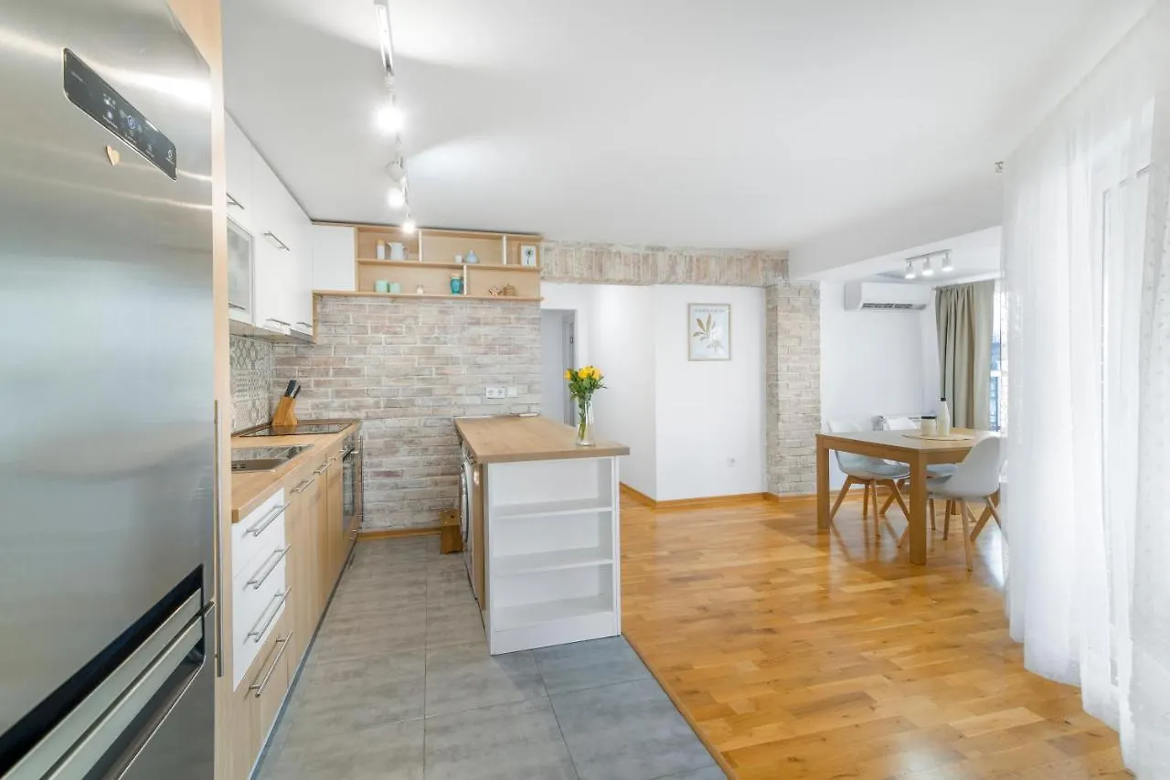 Exclusive Apartment Studentski Grad Sofia 0*,